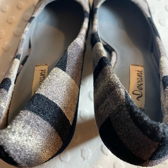 DEVANI Vintage Grey and Black Plaid Heel - Picture 14 of 16